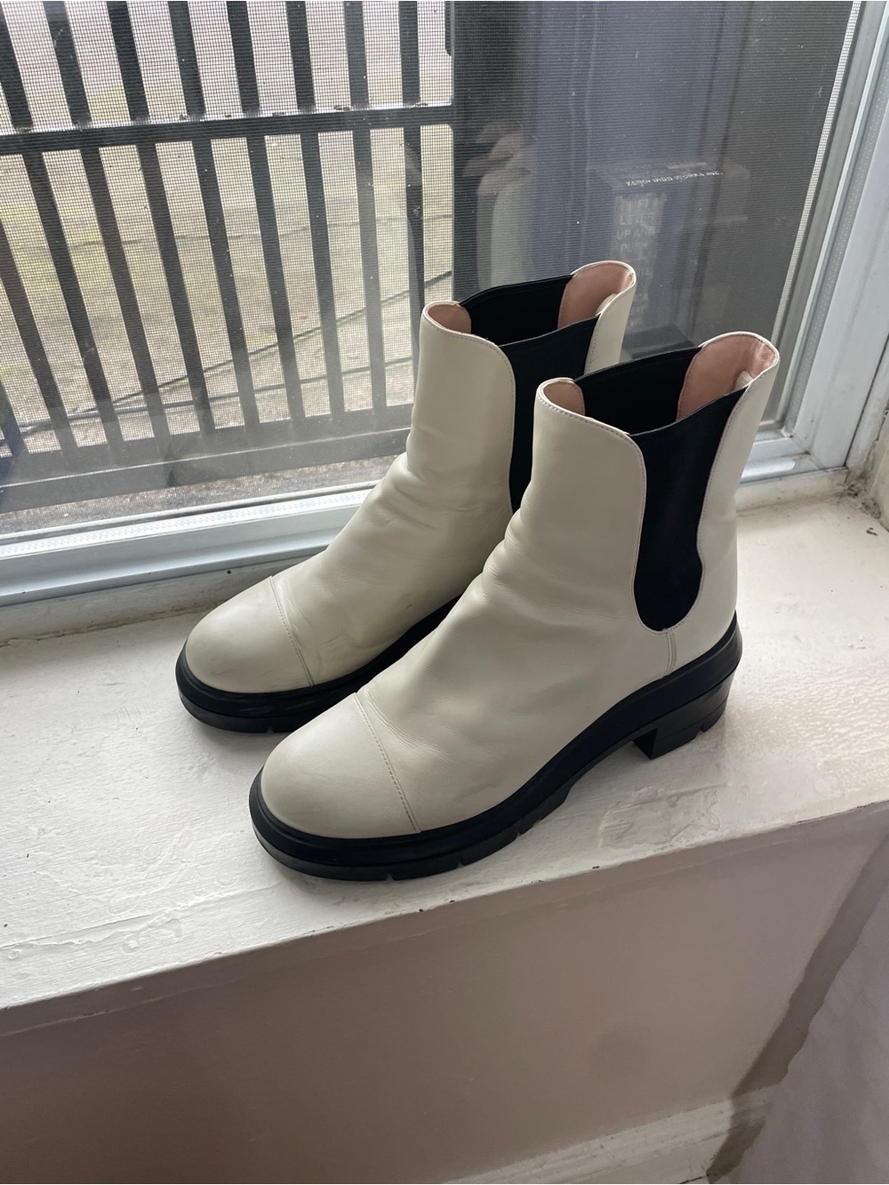 Stuart Weitzman Women's Cream Chelsea Boots